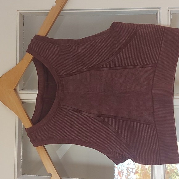 High-Neck Sports Bra/Top - XS - Picture 3 of 3